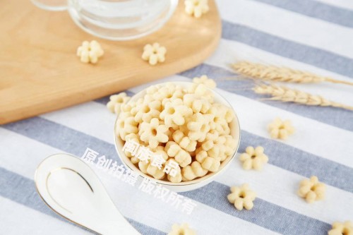 Easy for eat baby puffs with flowers shape for imagimation