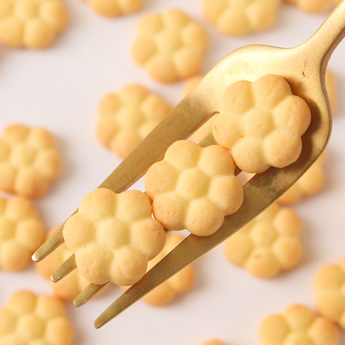 Halal certified Flower shape biscuits with OEM flavor and sevice