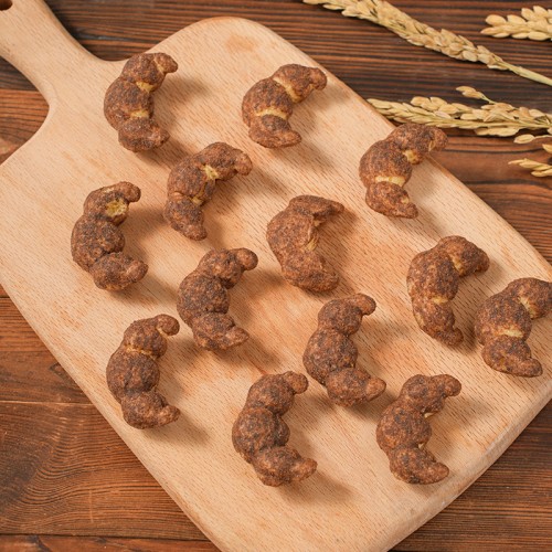 Halal Certifitated of Rich chocolate flavor Different shapes of Non-fried Chocolate puffs